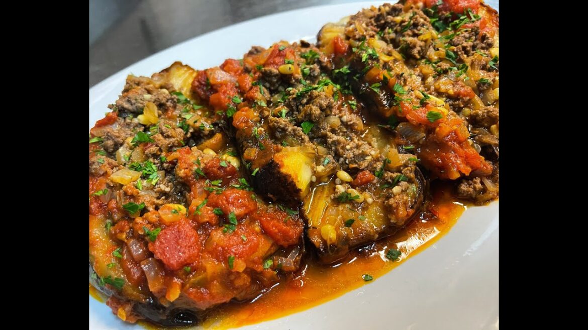 How To Make Lebanese Sheikh El Mahshi (Stuffed Eggplant) How To Make Lebanese Sheikh El Mahshi (Stuffed Eggplant)