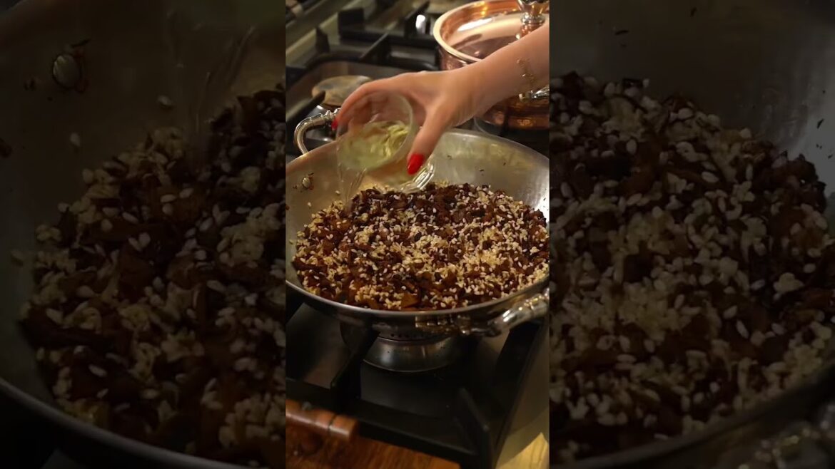 It is THIS simple to make a porcini mushroom risotto! PRE-ORDER my cookbook NOW! (Link in my bio)