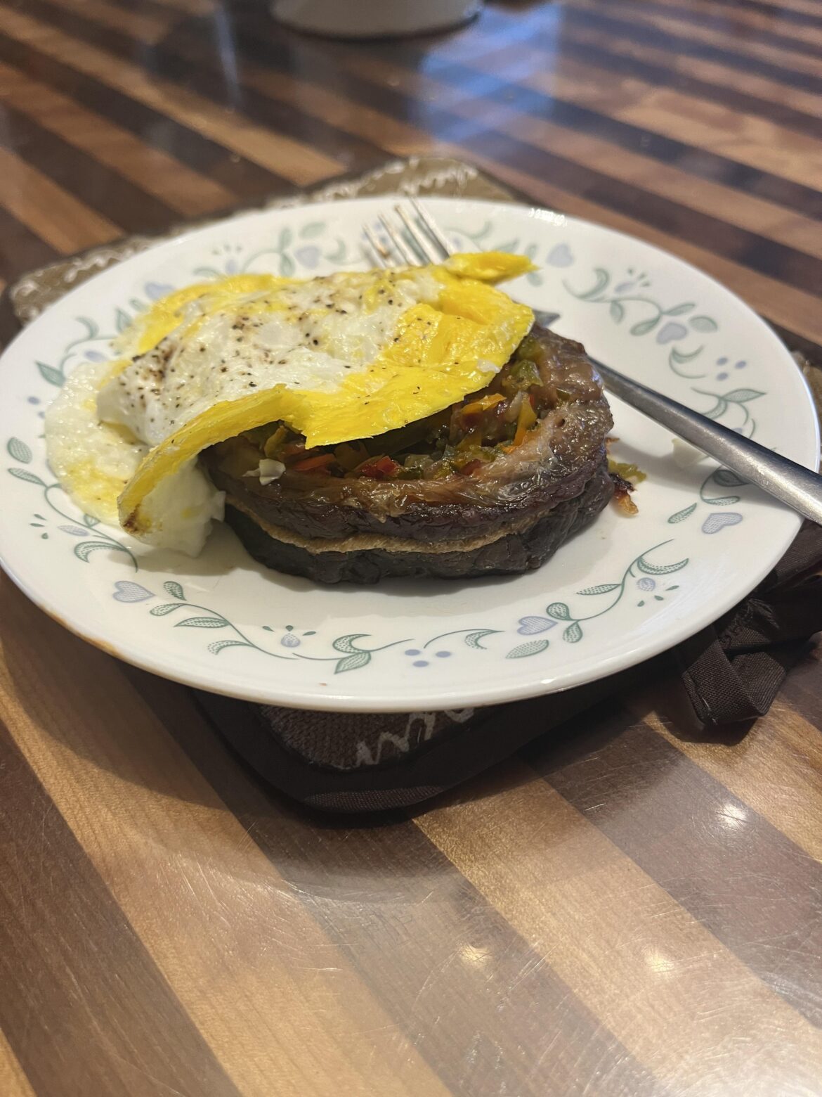 Put an egg on une rosette de viande