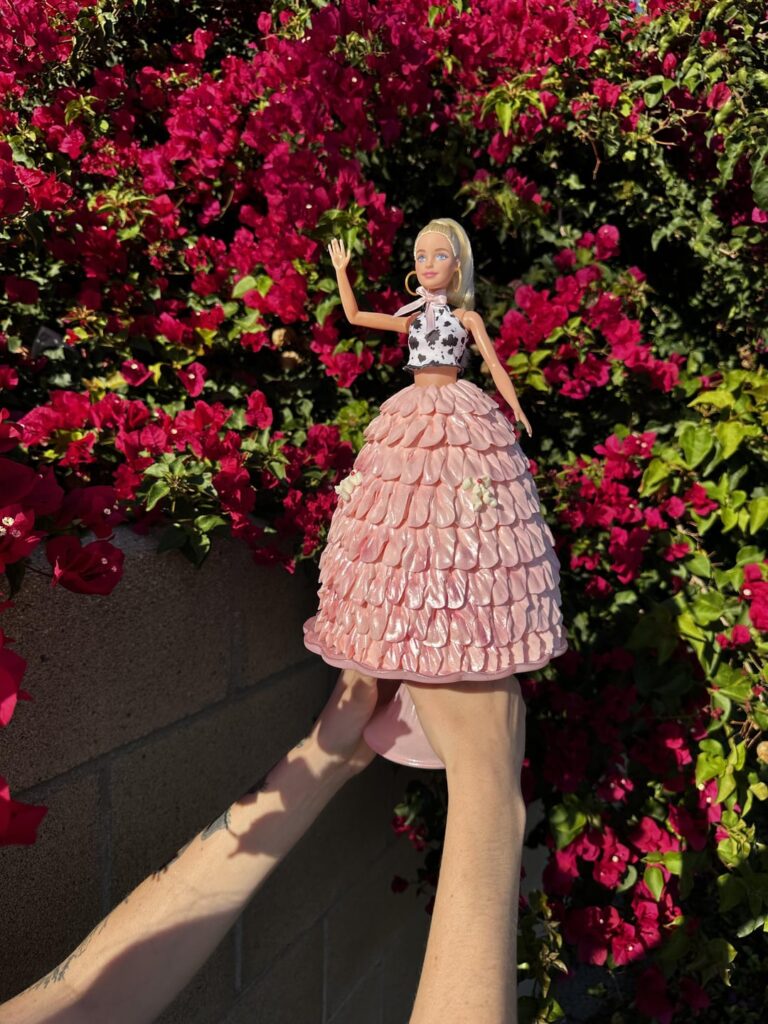 Growing up I always wanted to make one of those Wilton doll/dress cakes, and I finally did! 💖