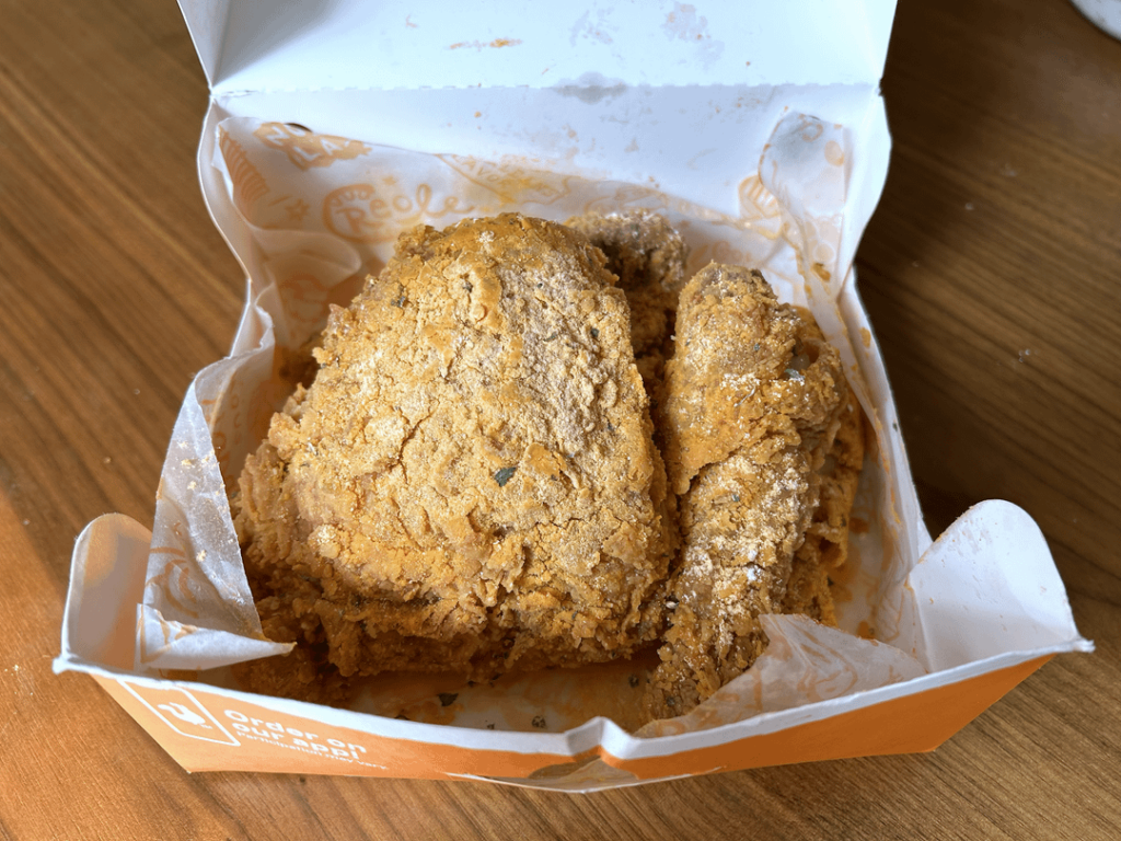 I wanted to have the Korean Pprinkle Chicken, but I was too lazy to make the chicken myself 😅.