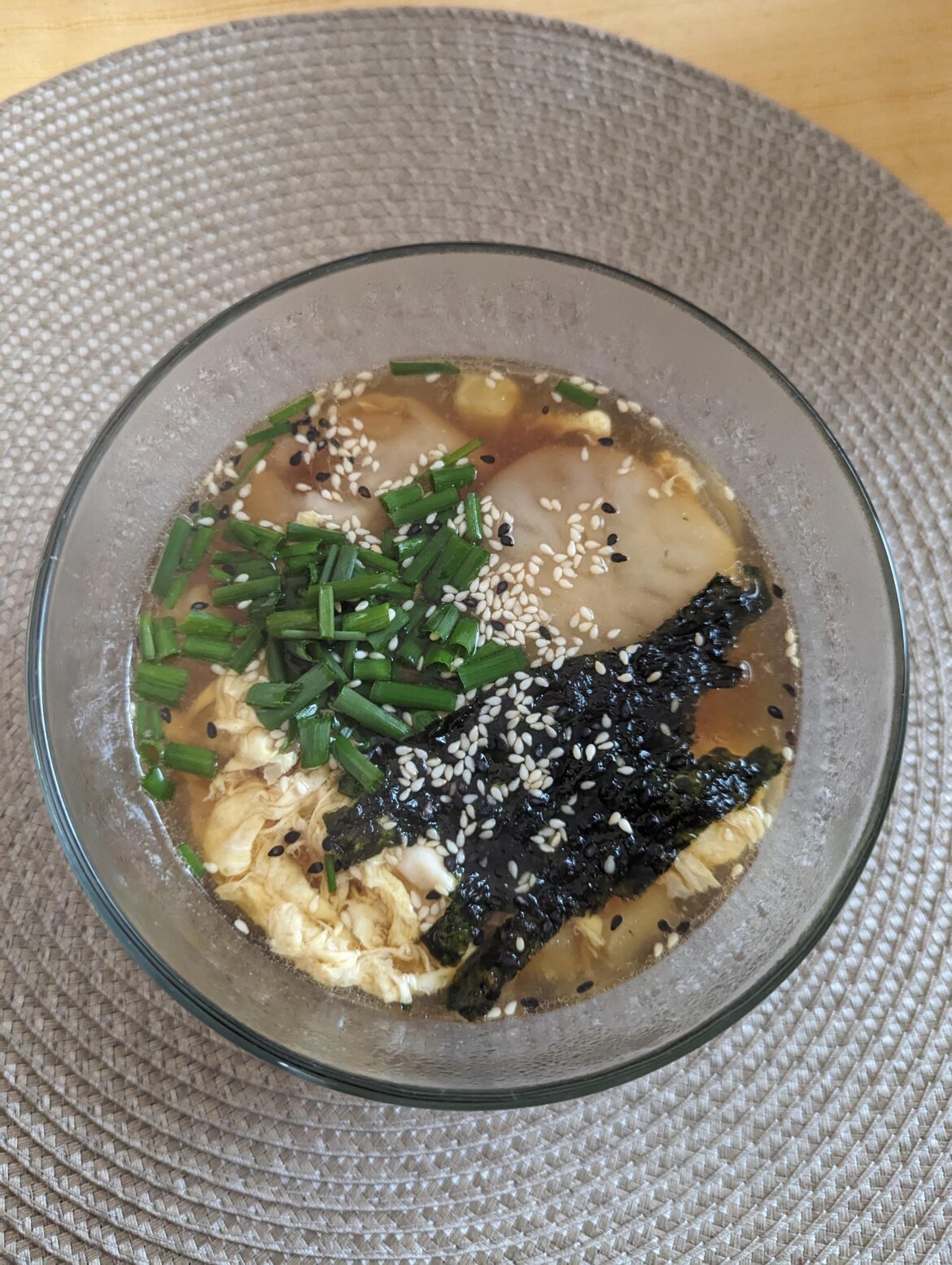 Rice cake dumpling soup 떡만두국