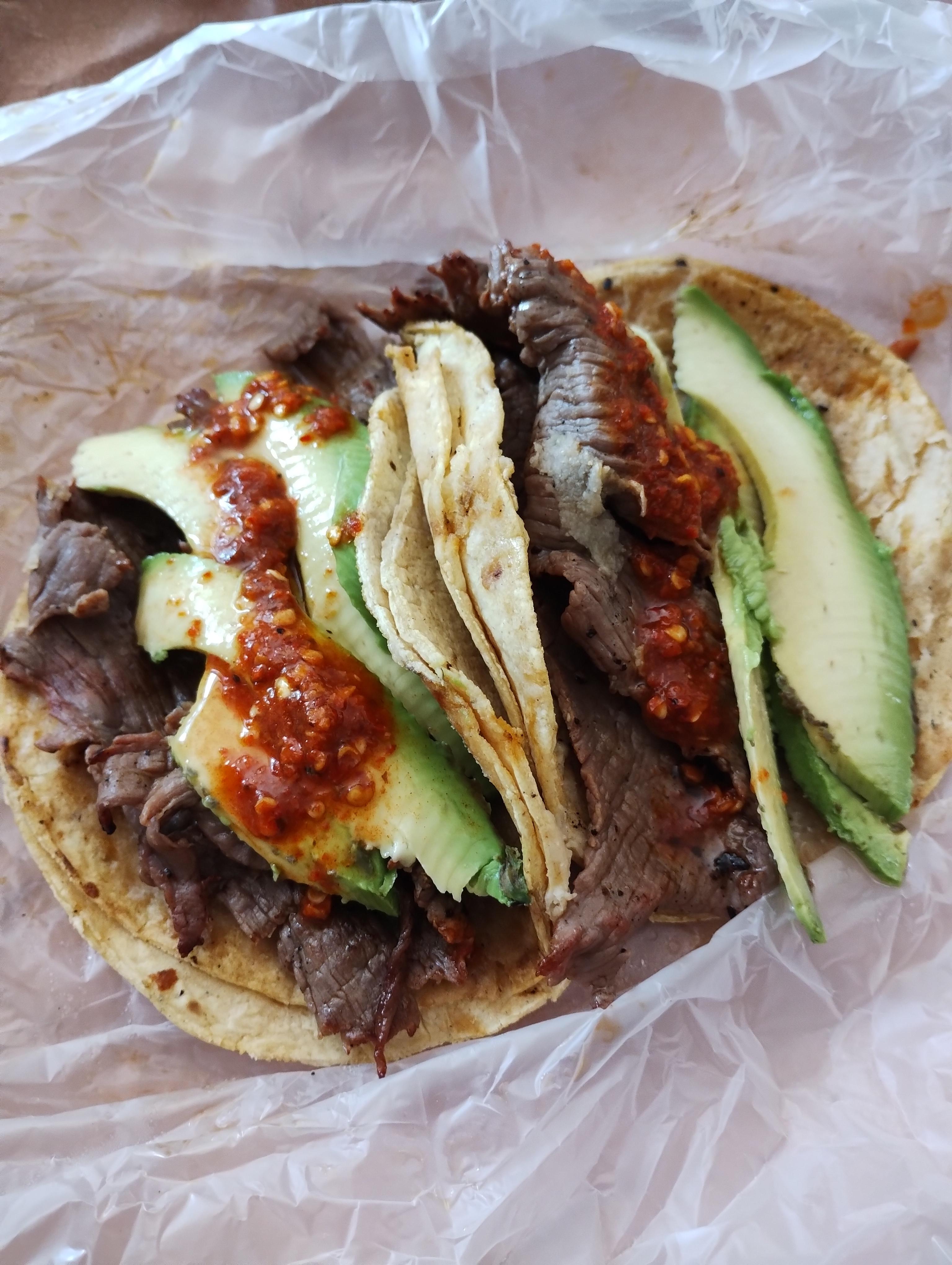 Tacos de cecina con su oro verde Dining and Cooking