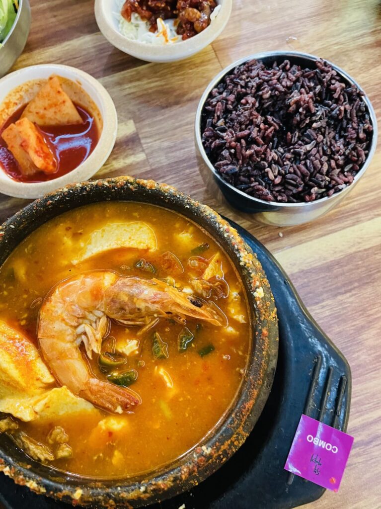 Combination soon tofu & tteokbokki, raw octopus was delicious 👌