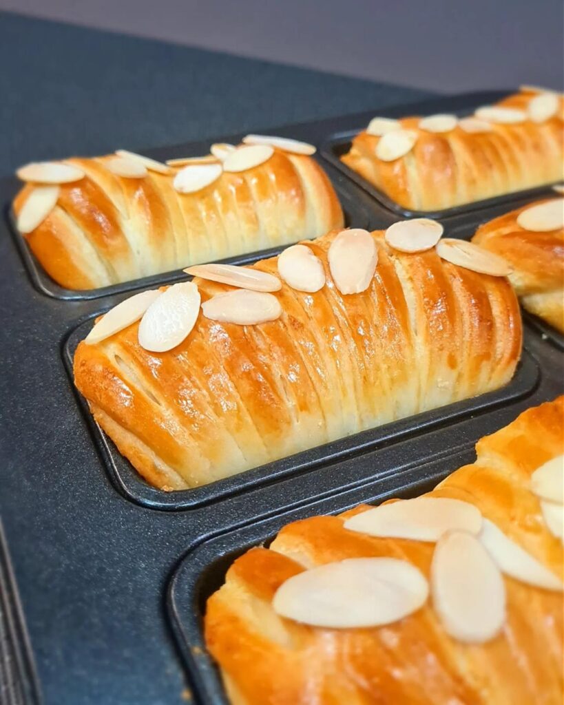 Made Almond Cream Bread, using mini square pan to make cute golden mini loaf bread filled with almond cream and Almond flakes, bake faster, soft and yummy