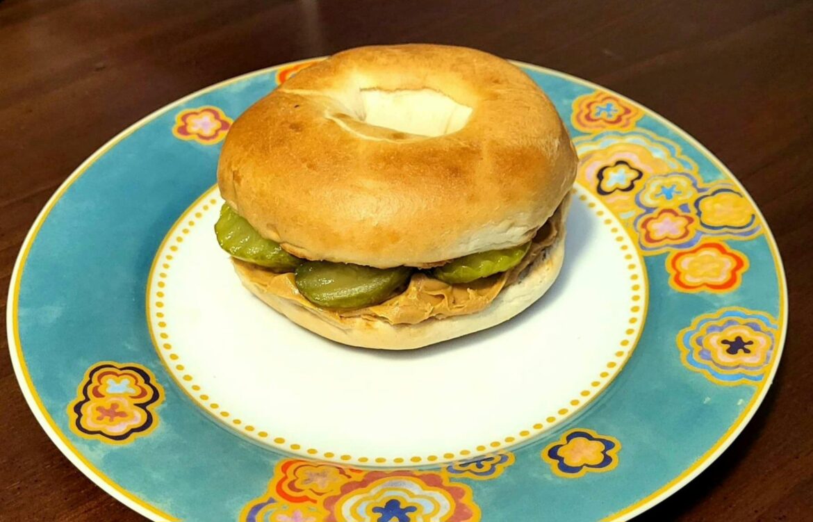 Peanut Butter Pickle Bagel! 🥜🥒🥯🤤