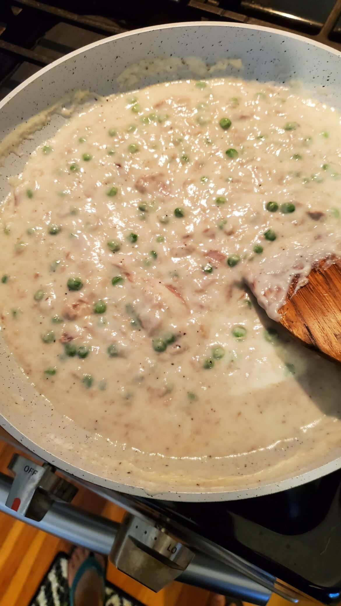 A quick and easy meal. Creamed tuna with peas.