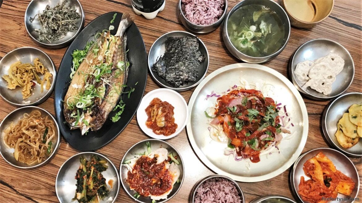 The hanjeongsik at Hangaram was easily our best meal in Seoul