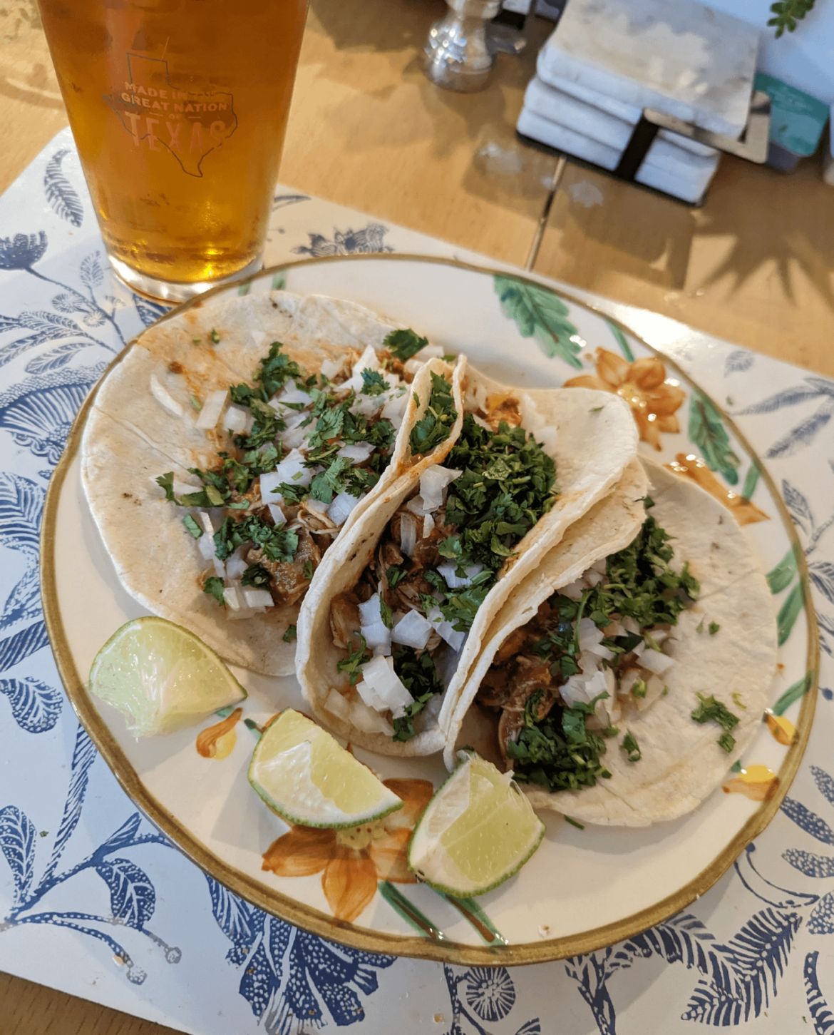 Tacos de tinga de pollo