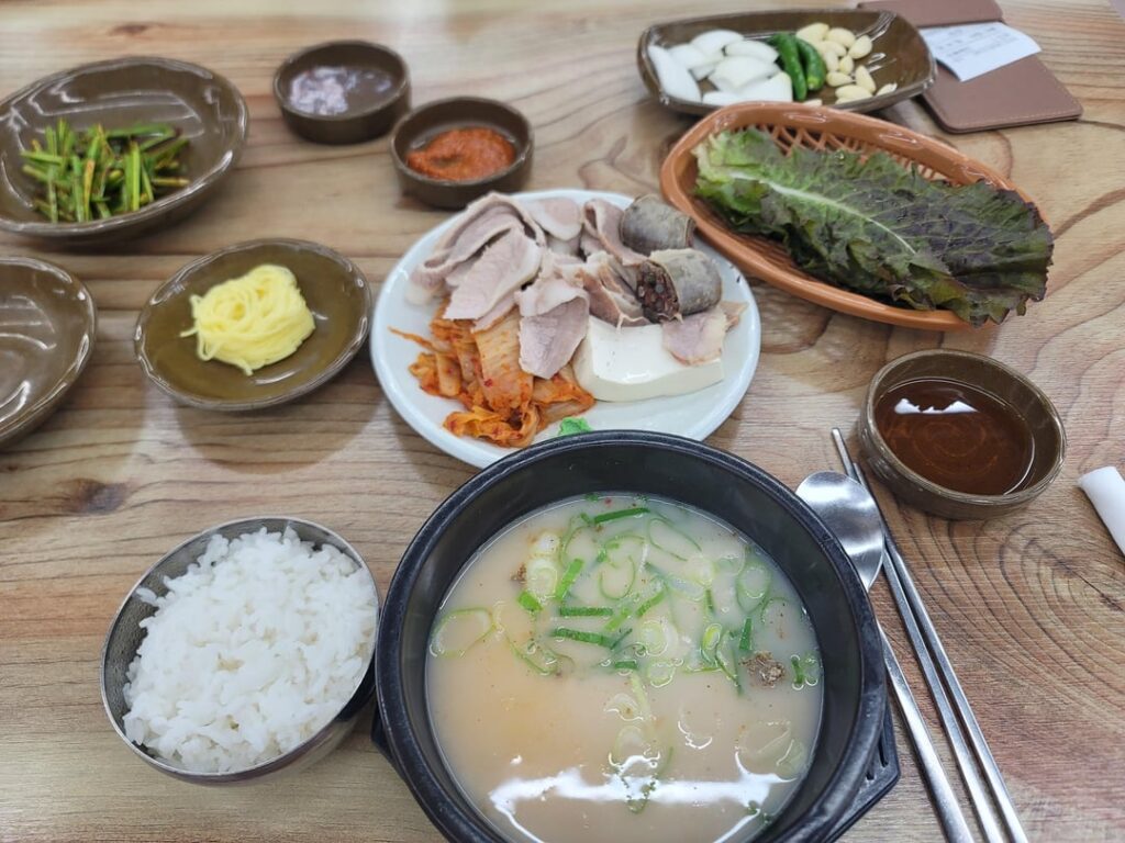부산 돼지국밥(Busan pork and rice soup)