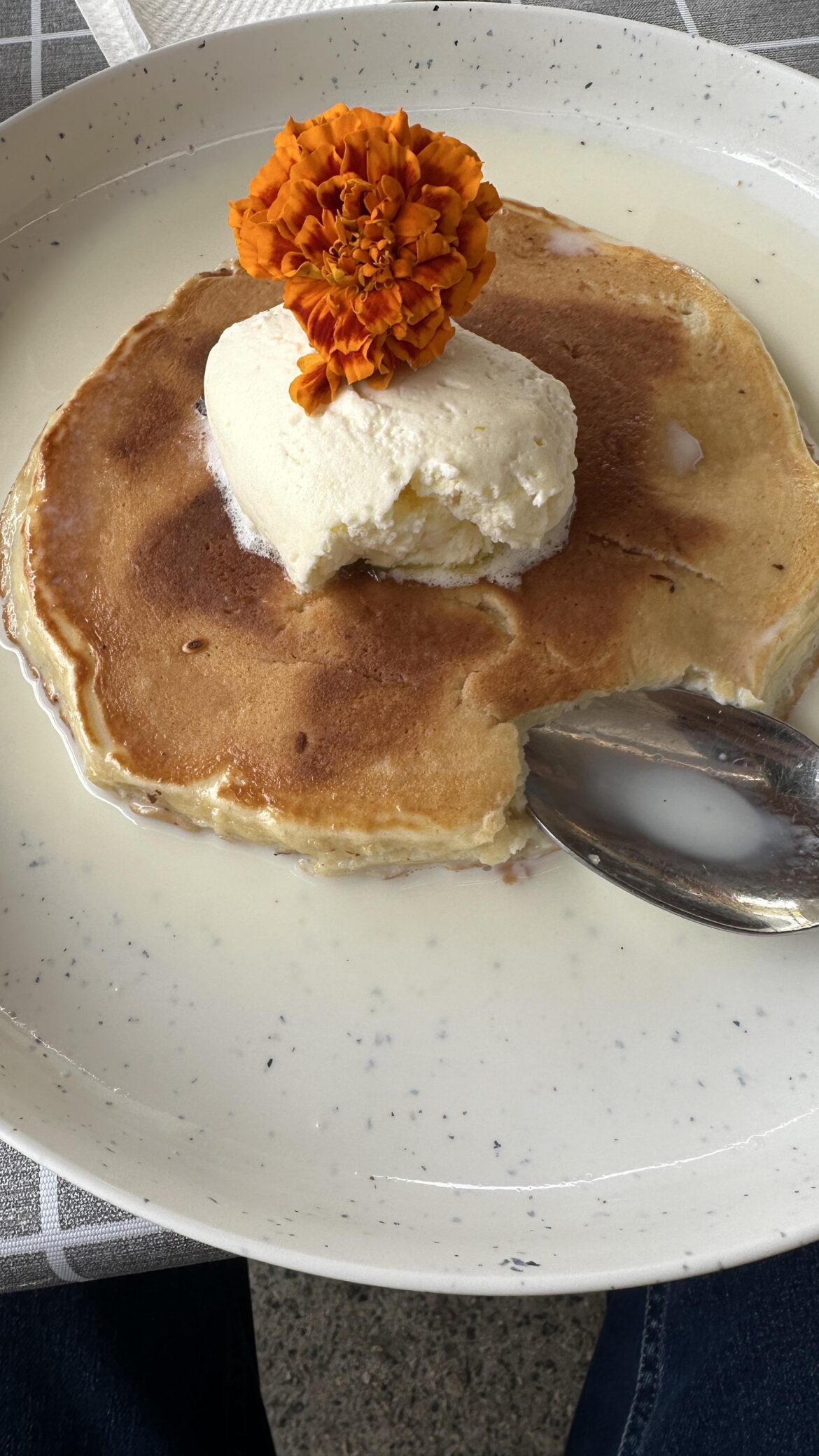 Tres Lechés pancake from Jist Cafe in Little Tokyo 🤤 [$15]