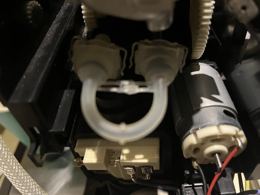 Help with nespresso expert disassembly..