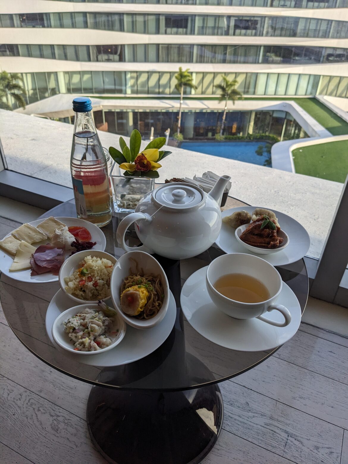 Breakfasts with a pool-golf turf-sunrise view, courtesy of HiltonHonors (Conrad Manila)