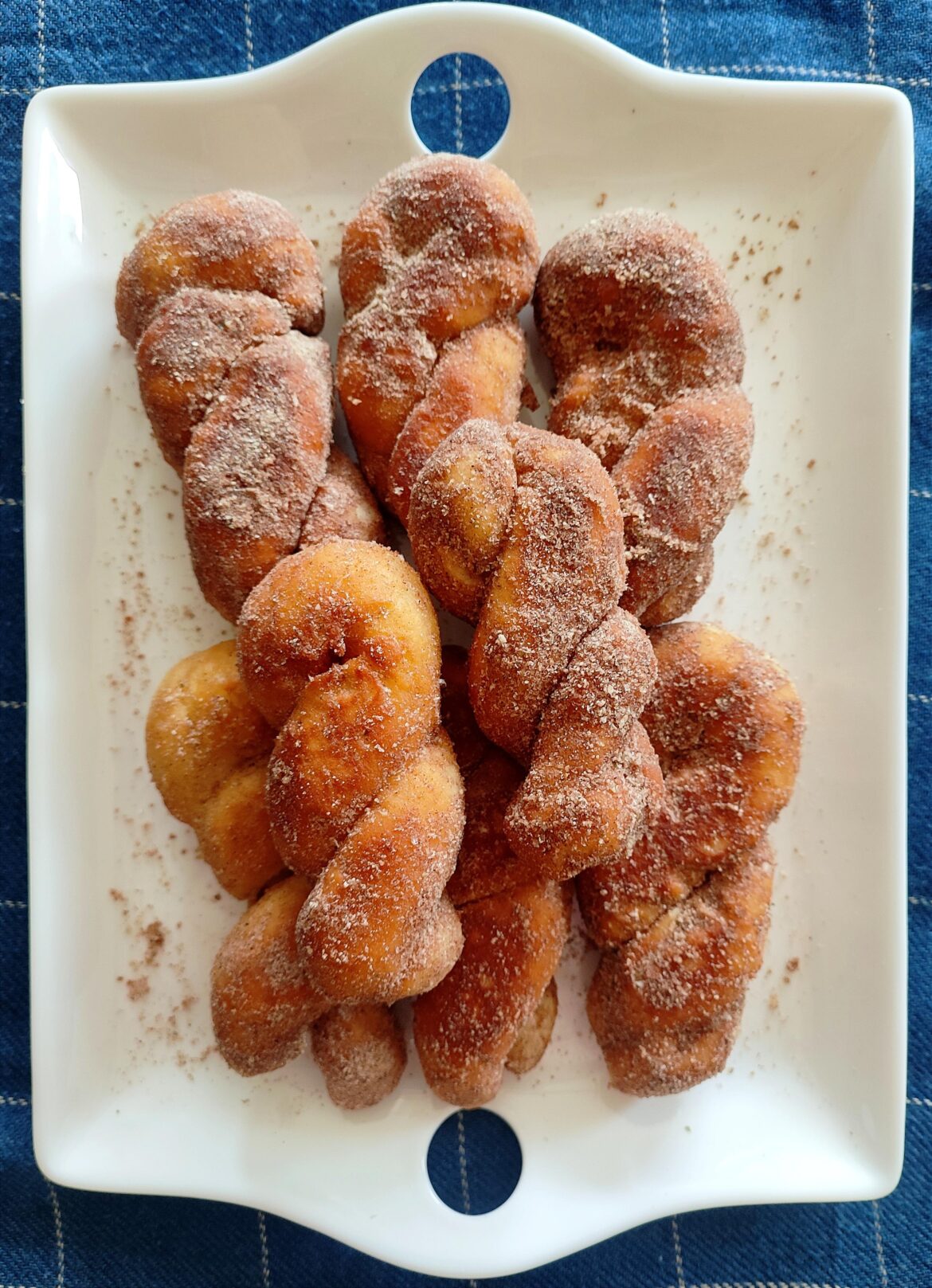 [OC] [Homemade] 꽈배기 - Kkwabaegi made from scratch at home (Korean Twisted Doughnuts)