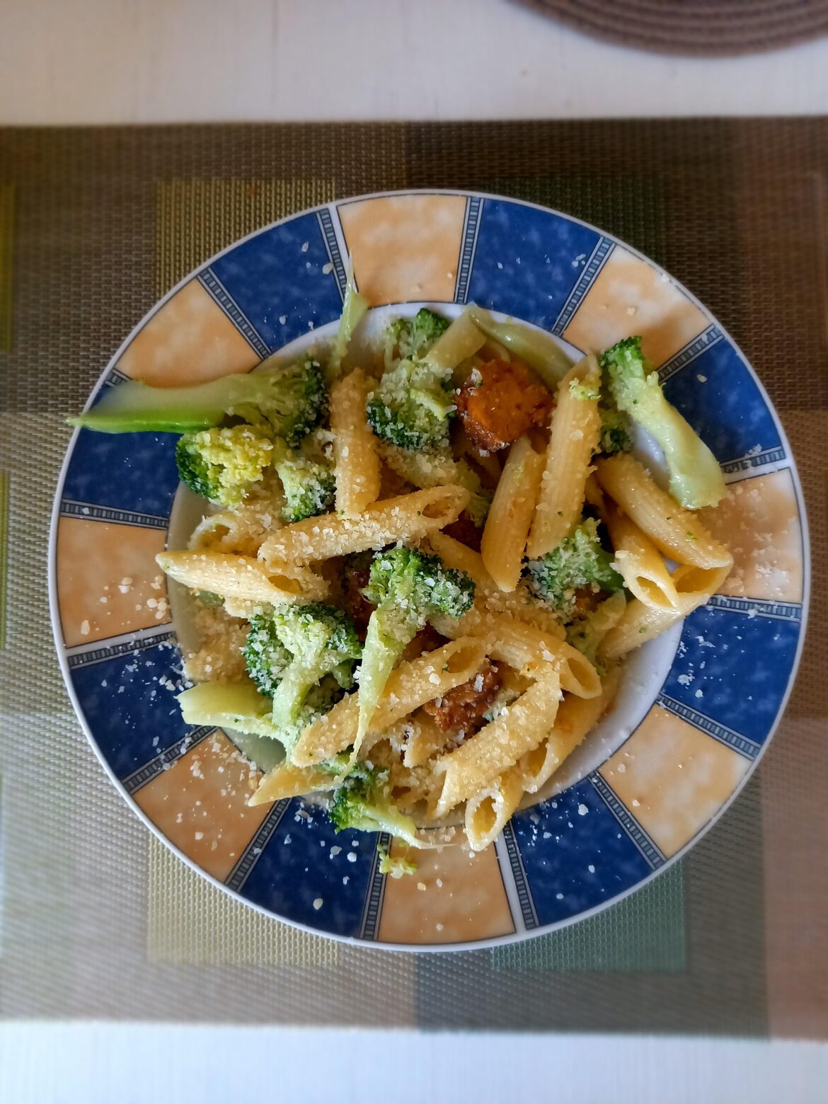 Hot or cold aglio e olio style penne with tempeh and broccoli