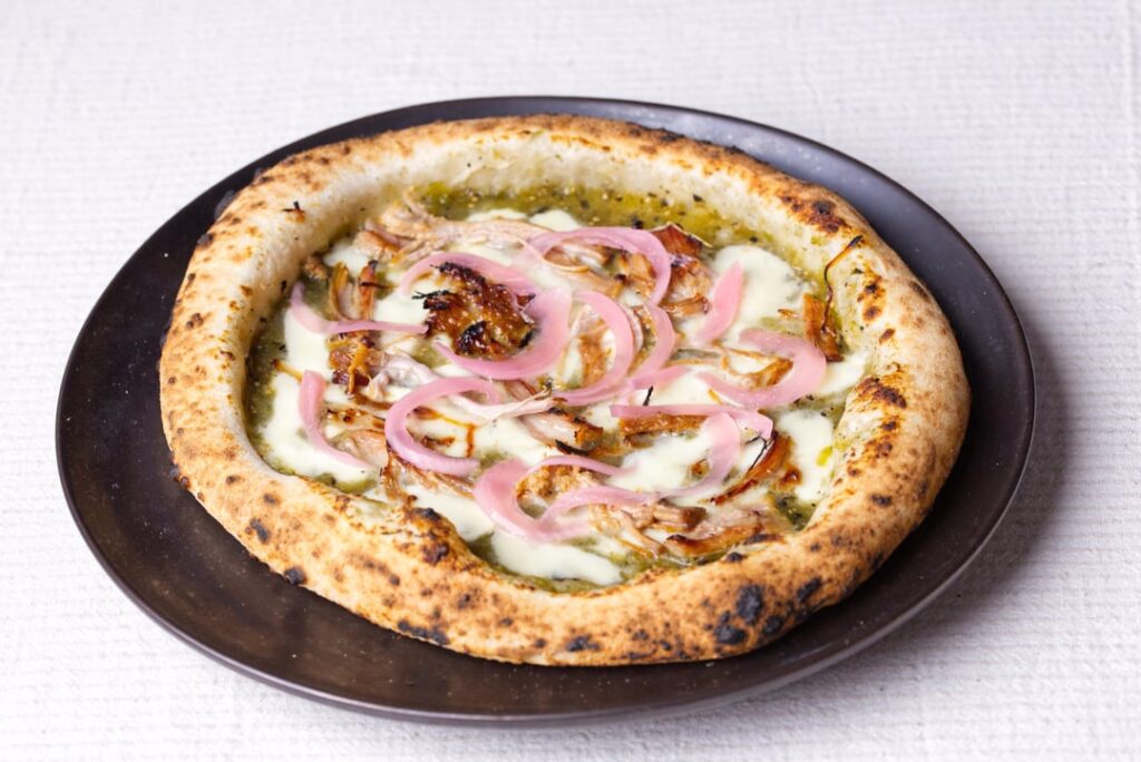 I know this will upset a lot of people here.. but it's an idea that I had for a long time. Neapolitan pizza meets Mexico. Salsa verde, mozzarella, pulled pork and pickled red onions. I didn't regret a single bite. 10/10 would eat again. Also, made with Lievito Madre.