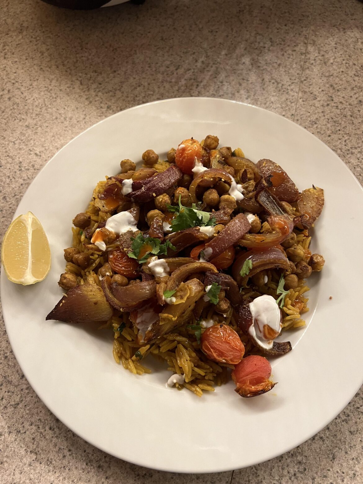 Middle Eastern chickpea bowl. Sooo good 😋