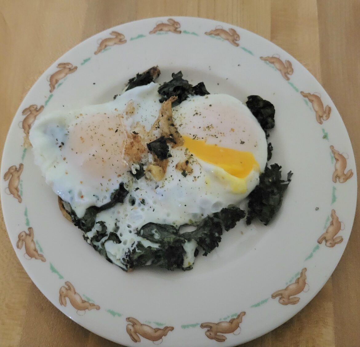 Kale with eggs on it 🥬 🍳