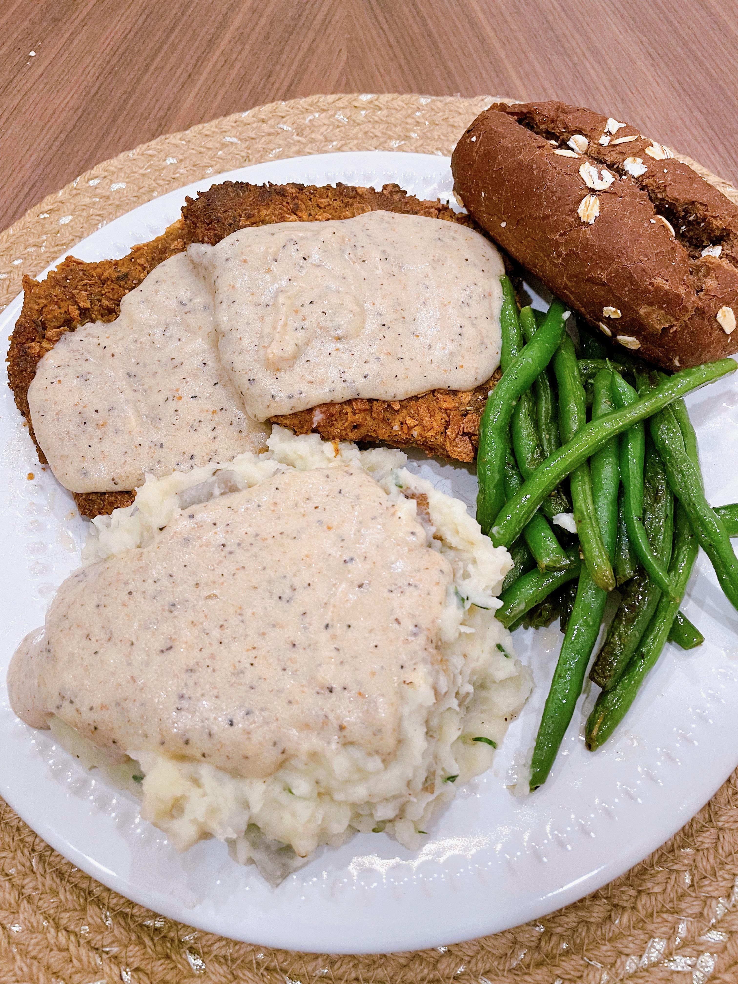 chicken fried ‘steak’, white gravy, mashed potatoes, garlic green beans