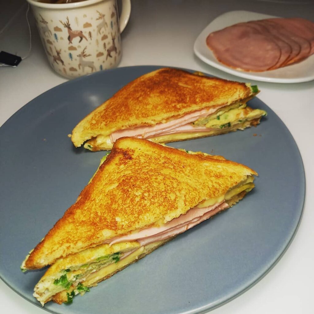 Sharing with you an omelet sandwich breakfast idea 🥪 [Homemade]