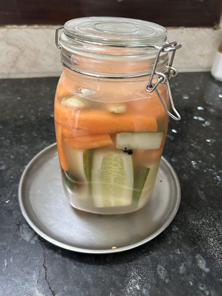 [homemade] Day 2. Carrot, cucumber, chillies, pepper and bay leaf fermentation