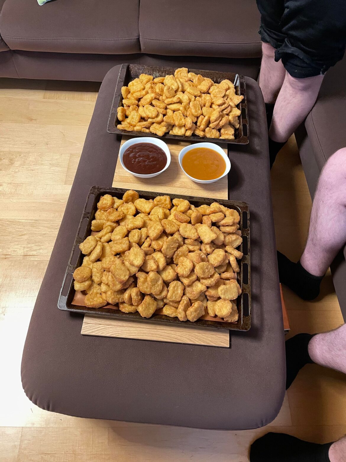 To the guy thinking his 60 nuggets are alot... this is 400 Nuggets from McDonalds, truly shitty food porn