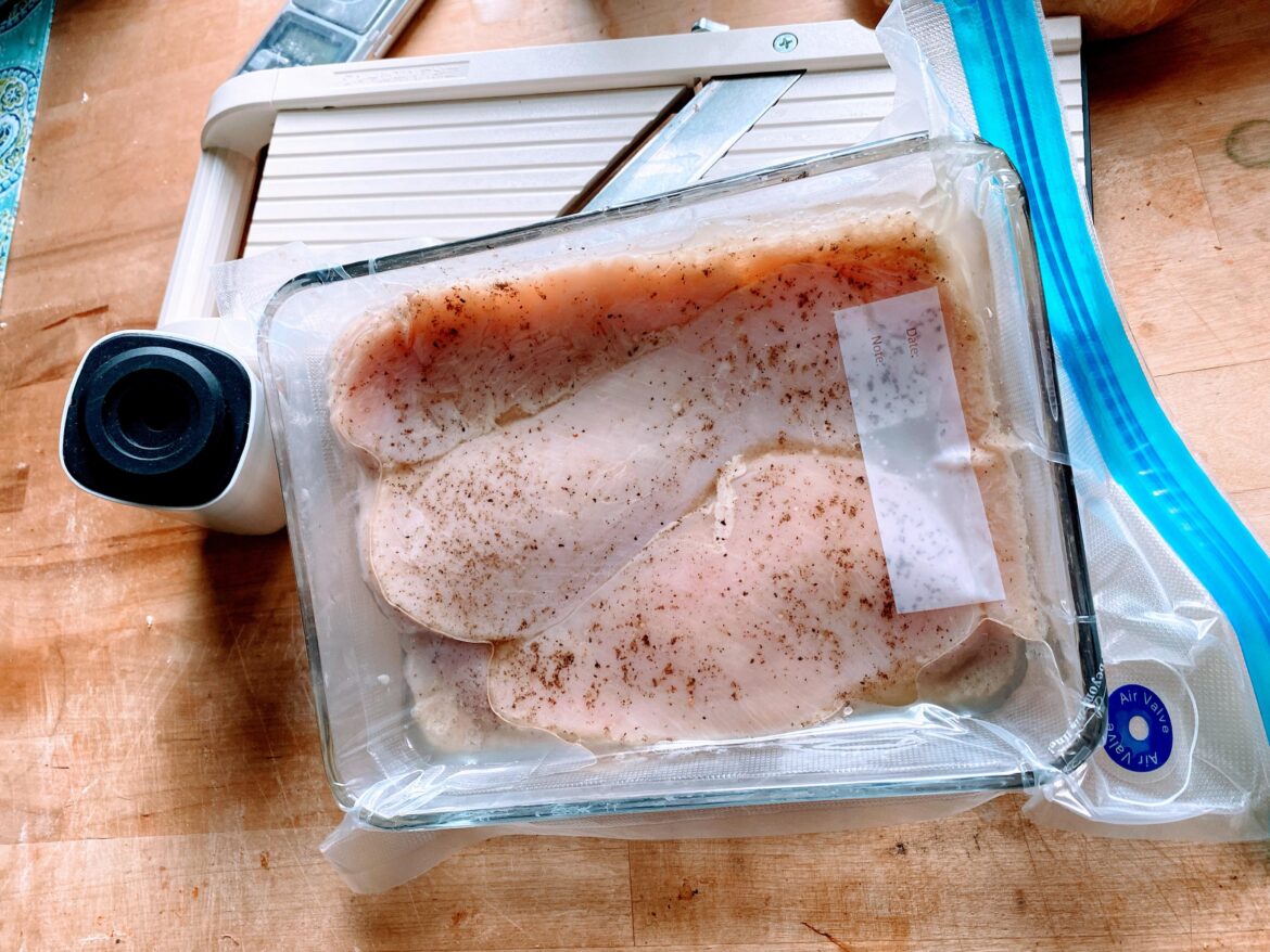 Easy way to keep the vacuum bags cleaner when marinating Easy way to keep the vacuum bags cleaner when marinating