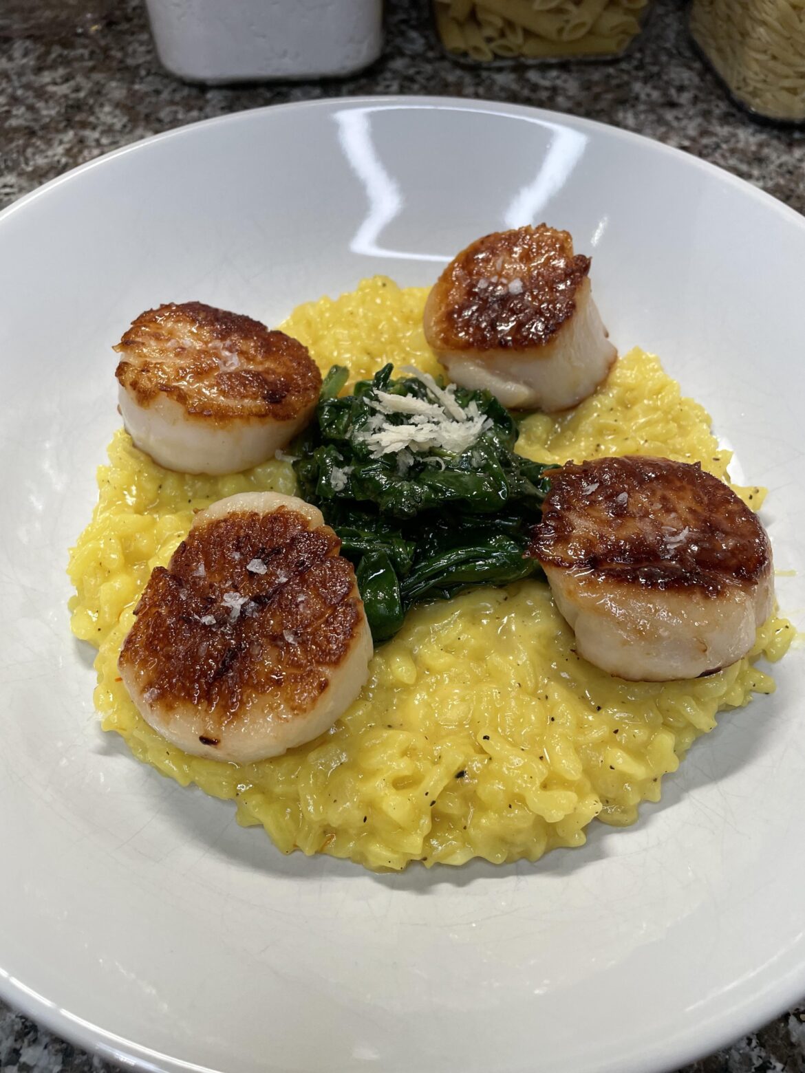 [Homemade] Seared Scallops with Parmesan-Saffron Risotto and Spinach