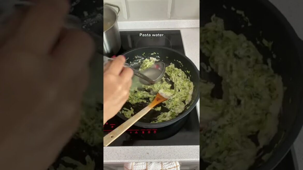 Spaghetti with zucchini and mint