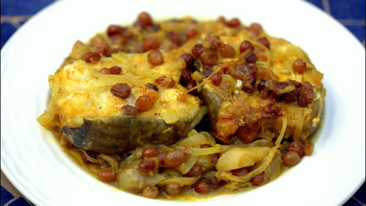 [ENG] Conger Tagine w/ Onions & Raisins / طاجين السمك بالبصل والزبيب  -CookingWithAlia - Episode 448