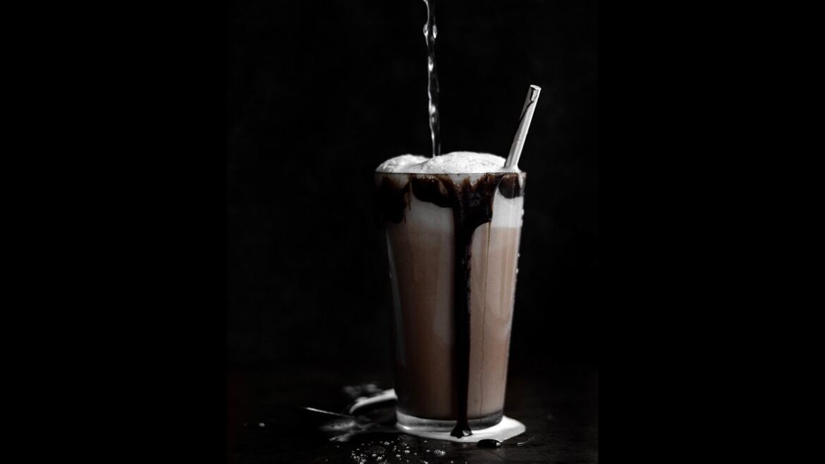 How To Make a New York Chocolate Egg Cream How To Make a New York Chocolate Egg Cream