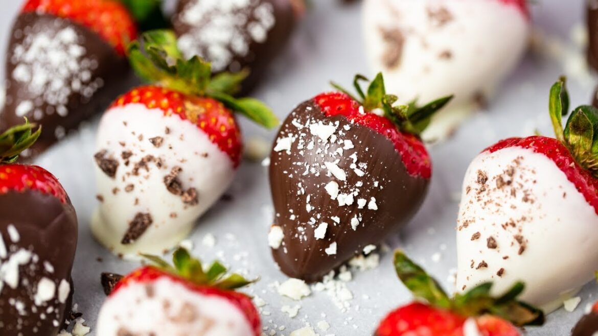 How to Make Chocolate Covered Strawberries How to Make Chocolate Covered Strawberries
