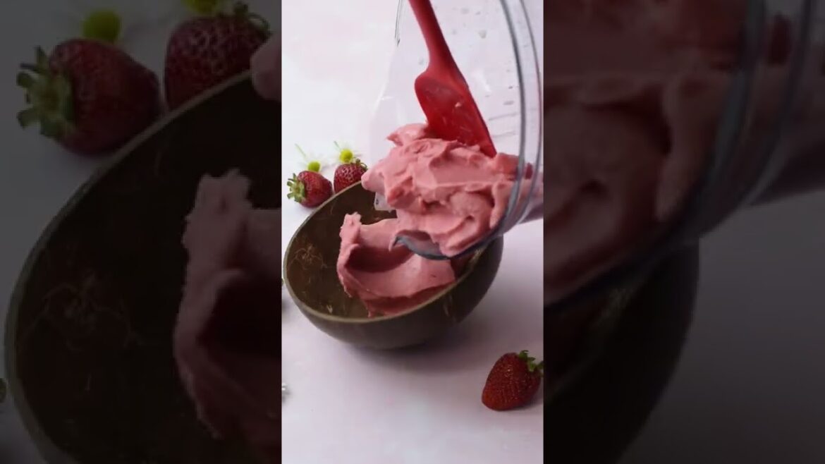 Strawberry Banana Smoothie Bowl! #shorts Strawberry Banana Smoothie Bowl! #shorts