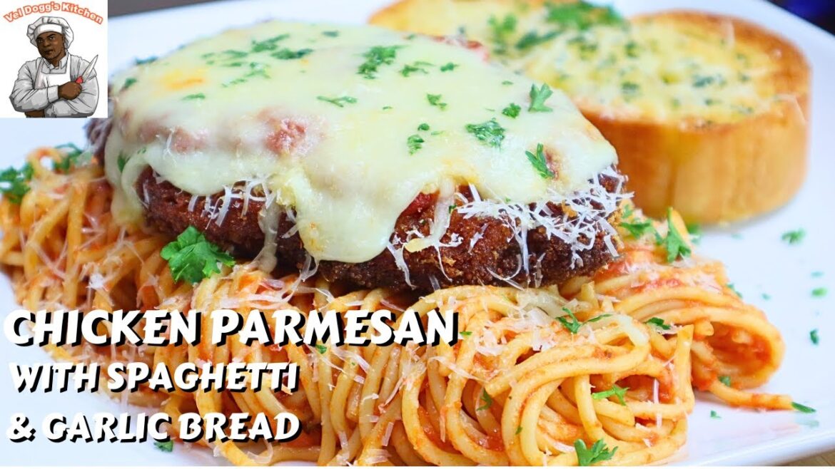 BEST CLASSIC CHICKEN PARMESAN  |  HOW TO MAKE CHICKEN PARMESAN WITH SPAGHETTI & GARLIC BREAD RECIPE