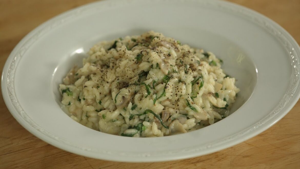 Spinach and Mushroom Risotto | Sanjeev Kapoor Khazaza