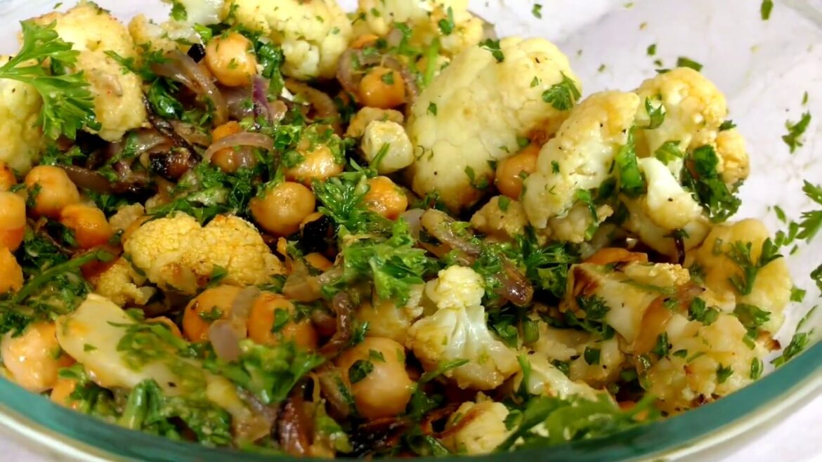 Roasted Cauliflower & Chickpea Salad | Healthy & Delicious | Gobi aur Cholay ki healthy dish