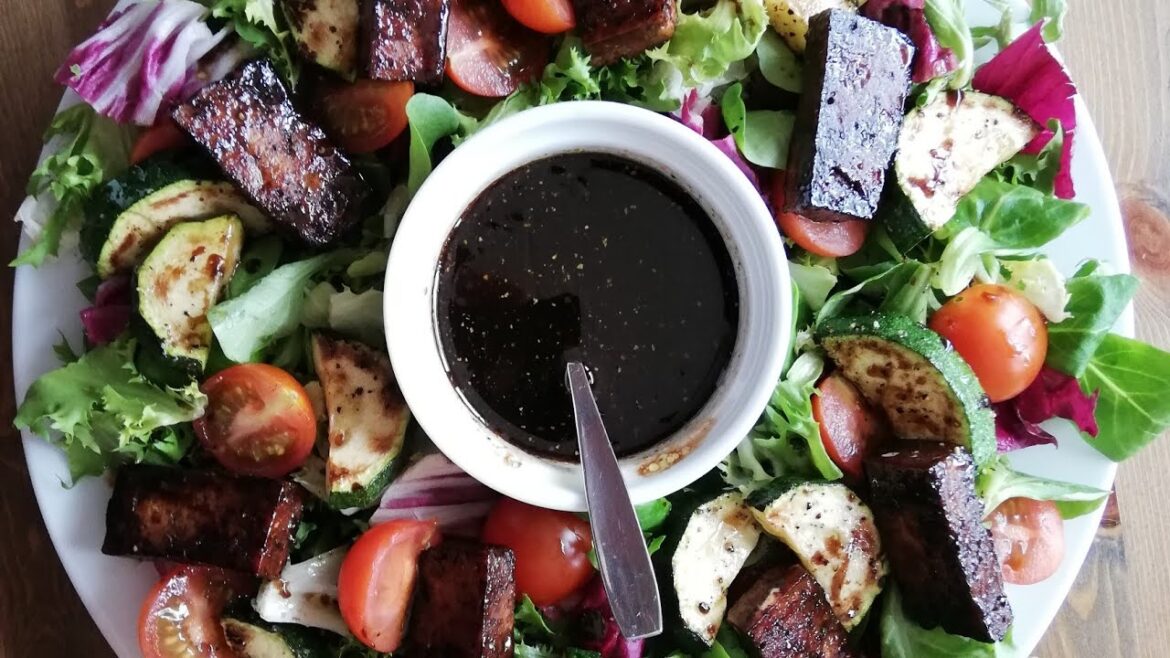 Tofu and Zucchini Salad Mediterranean Style, vegan and gluten-free