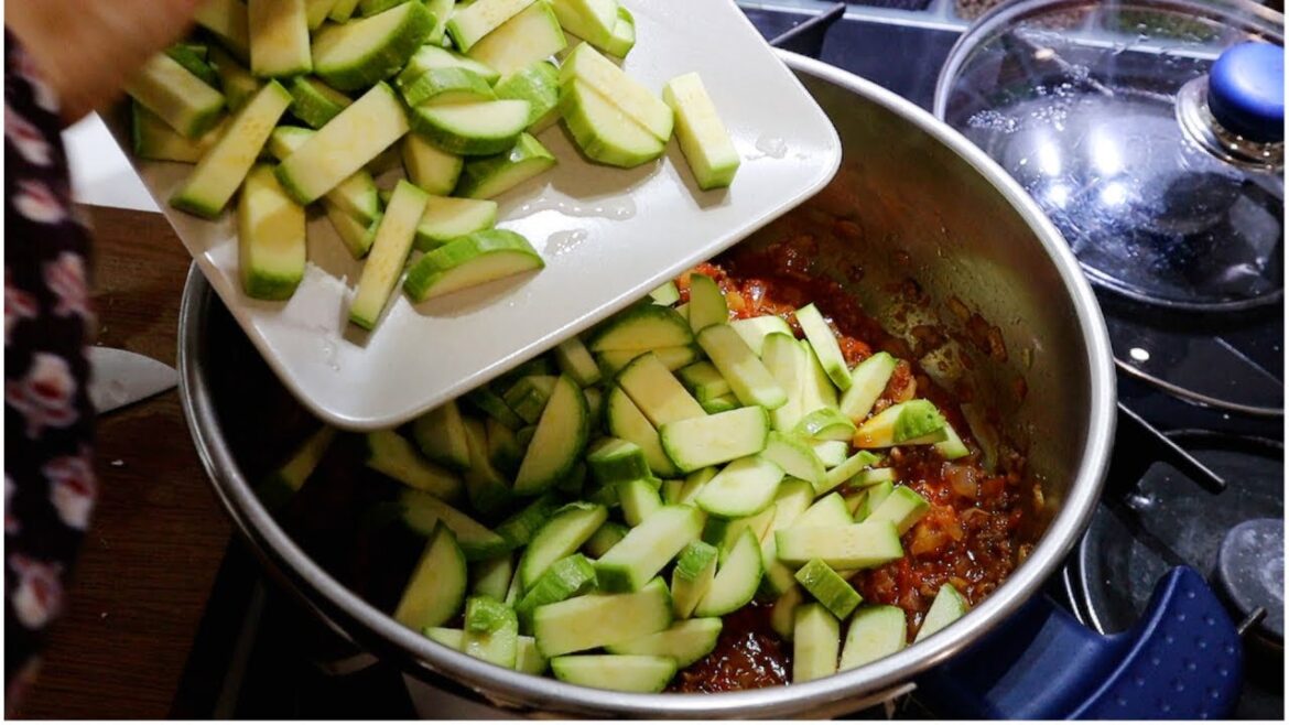 Don’t fry Zucchinis. Delicious Courgette Recipe With Few Ingredients Don't fry Zucchinis. Delicious Courgette Recipe With Few Ingredients