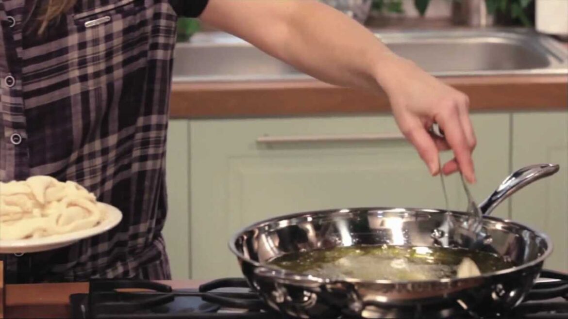 KALAMARI FRIED: GreekRecipes.tv KALAMARI FRIED: GreekRecipes.tv