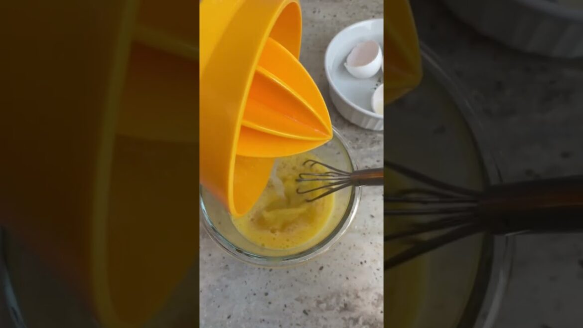 Avgolemono Soup: Greek Lemon Chicken Soup decidedly rich with a silky broth #greek #lemon #soup