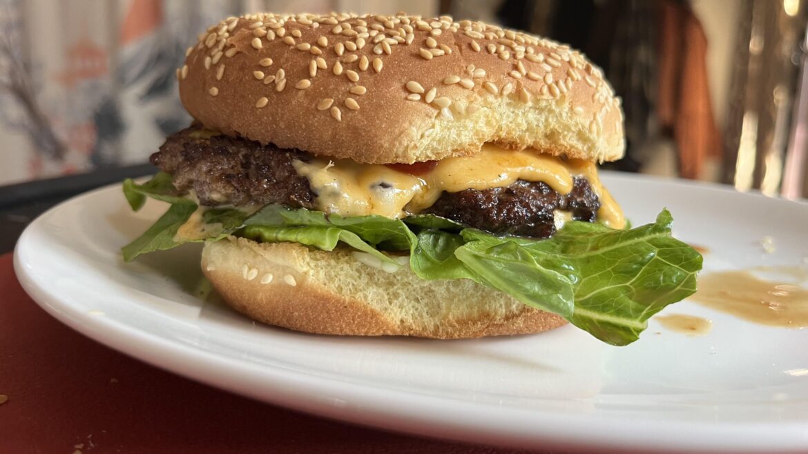 Made a smash burger, thought it looked pretty good (tasted even better)