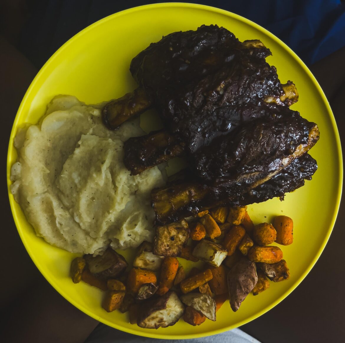 Oven Baked BBQ Ribs With Roasted Sweet Potatoes and Carrots Alongside Some Fluffy Mashed Potatoes 🧑🏾‍🍳🤭🤌🏾