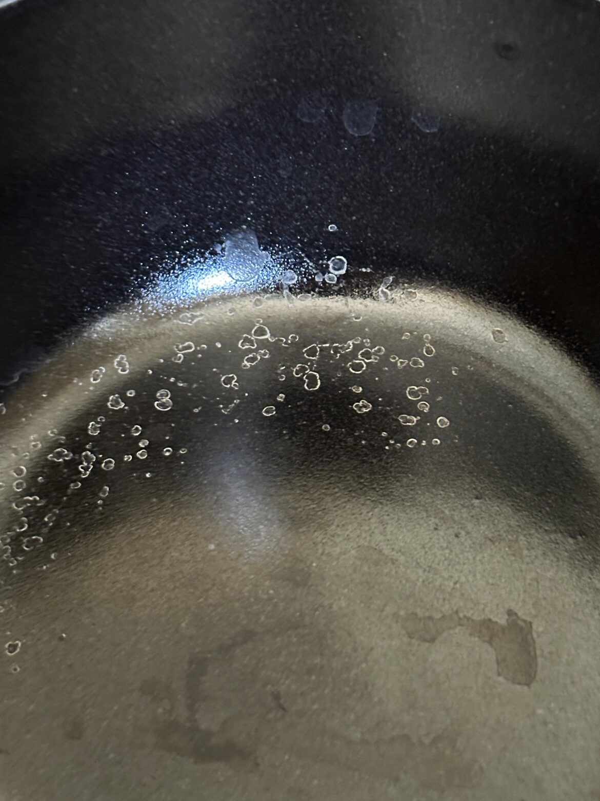 white specs on ttukbaegi?