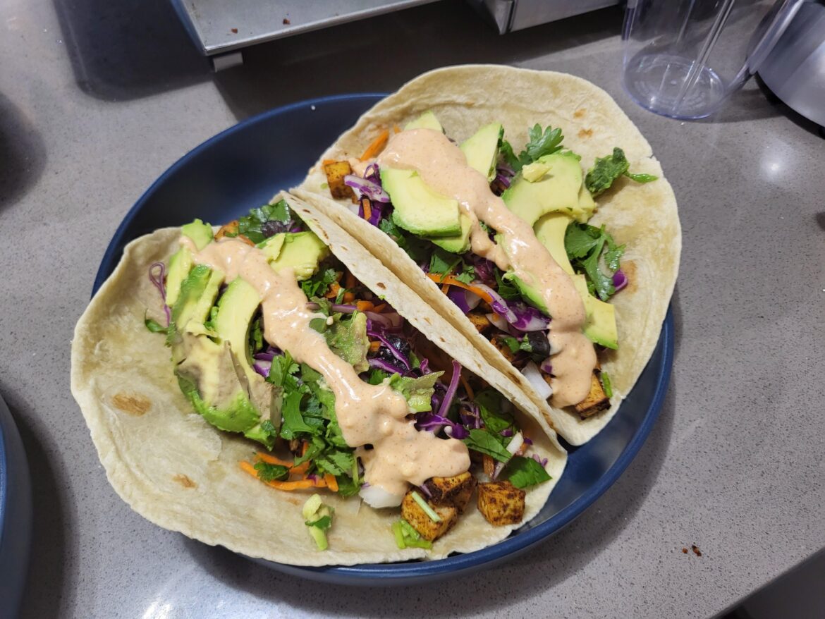 Smoked tofu, maple lime coleslaw, Sriracha mayo tacos 🌮