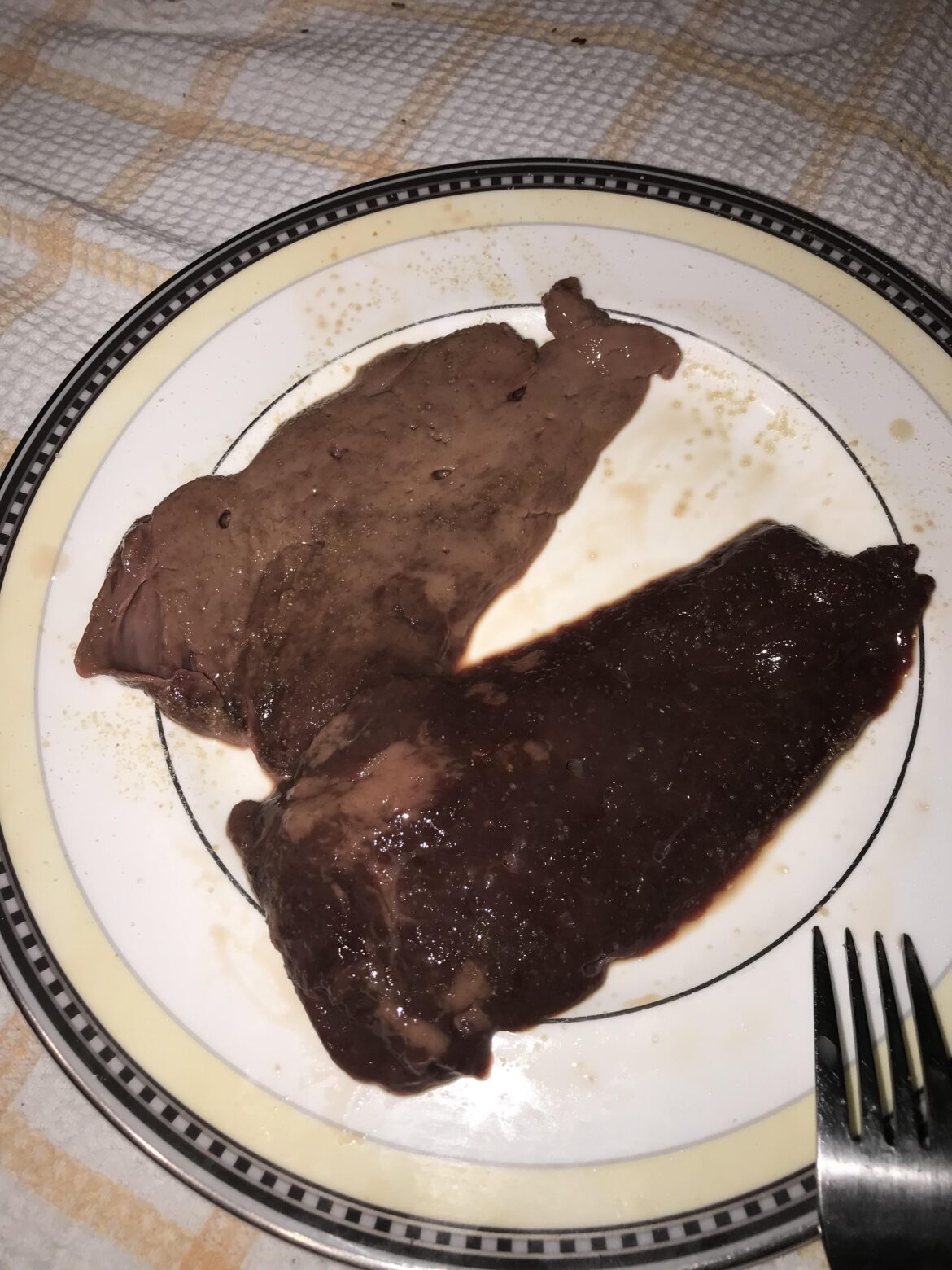 What’s wrong with my beef liver? The one on the left is discoloured whereas the one on the right seems fine. Is the left safe to cook and eat?