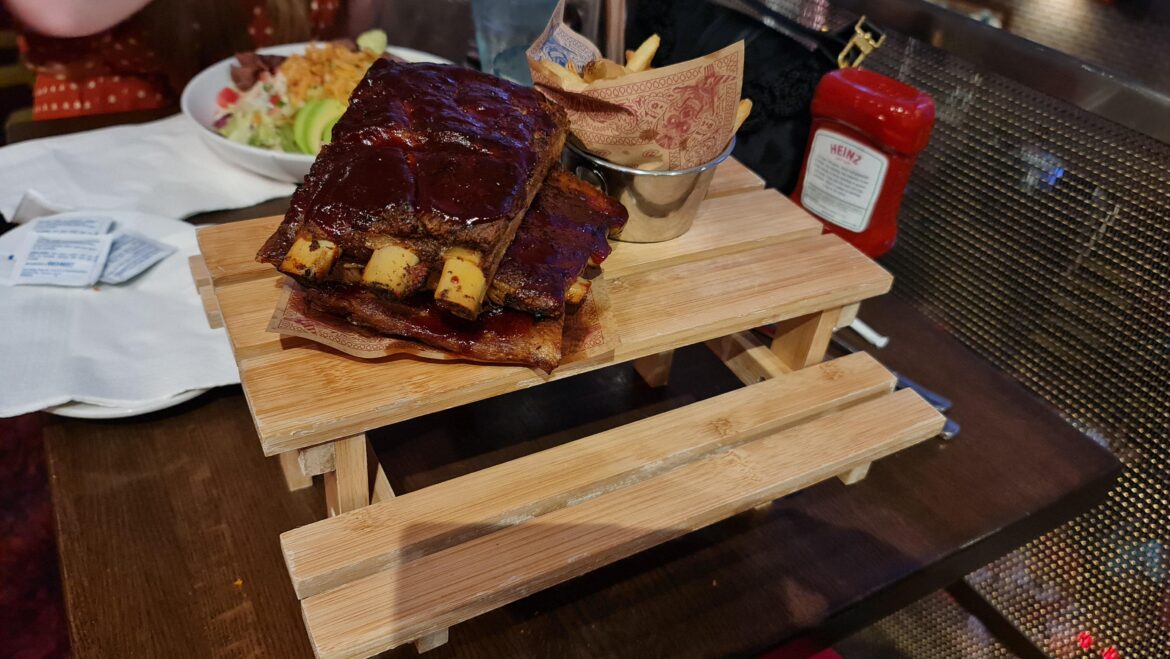 Ribs on a park bench at Planet Hollywood