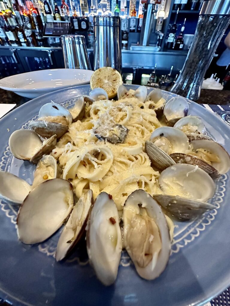 Soft open: Pearl Dive Oyster Bar replaces Zushi Sushi on W. 5th St. 🦪🐠🍸