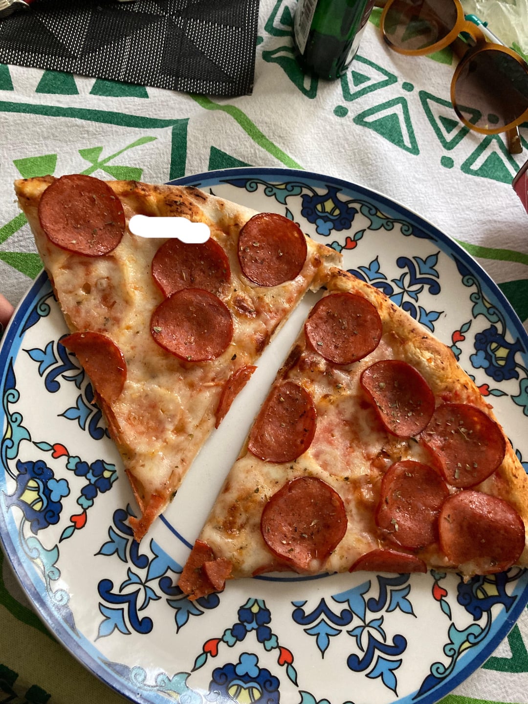 Help estimating the calories in two slices of pepperoni pizza and how