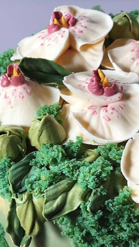 💐 Buttercream orchids and edible moss 🌿
