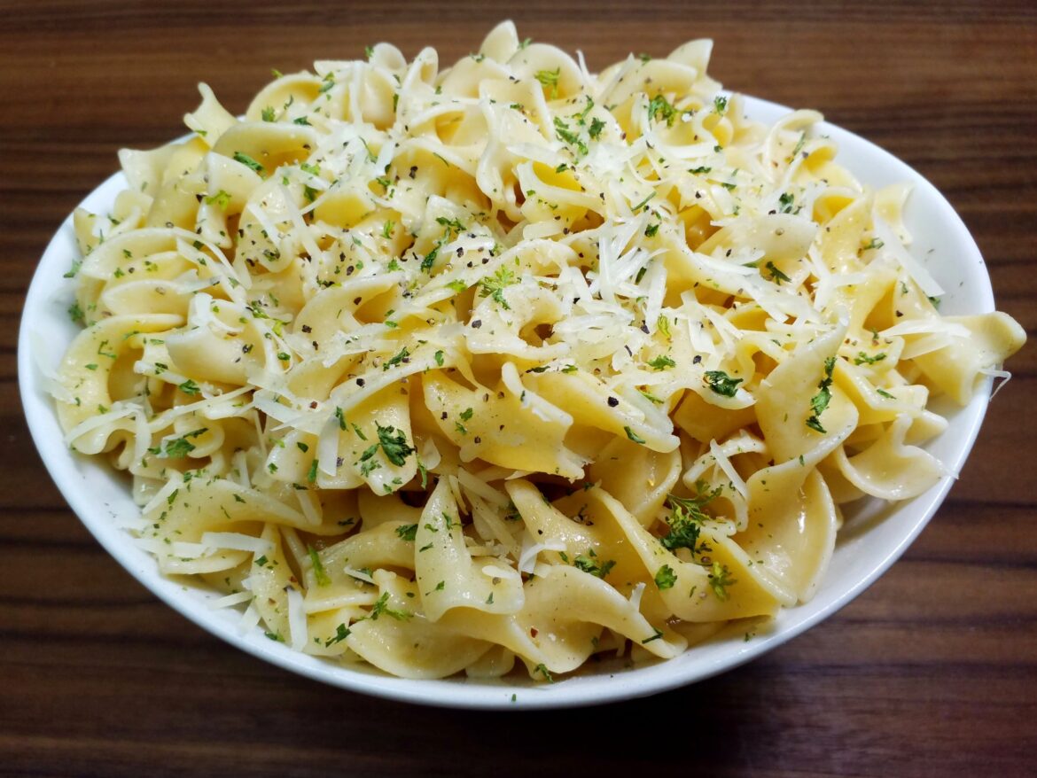 [homemade] Buttered Noodles
